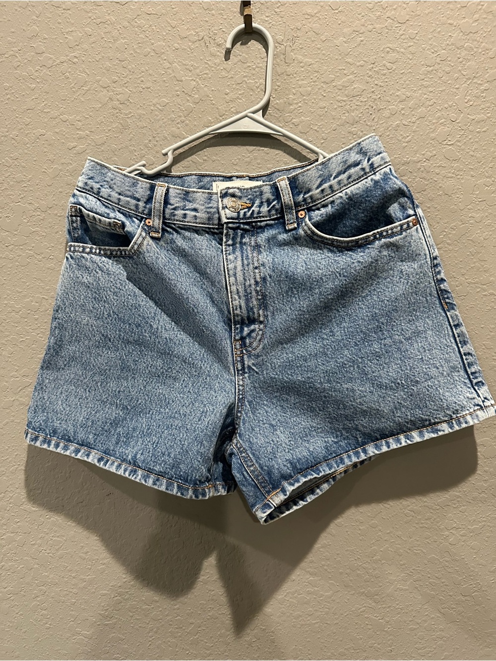 MNG denim shorts high rise 100% cotton zip button fly Sz 6 EUC